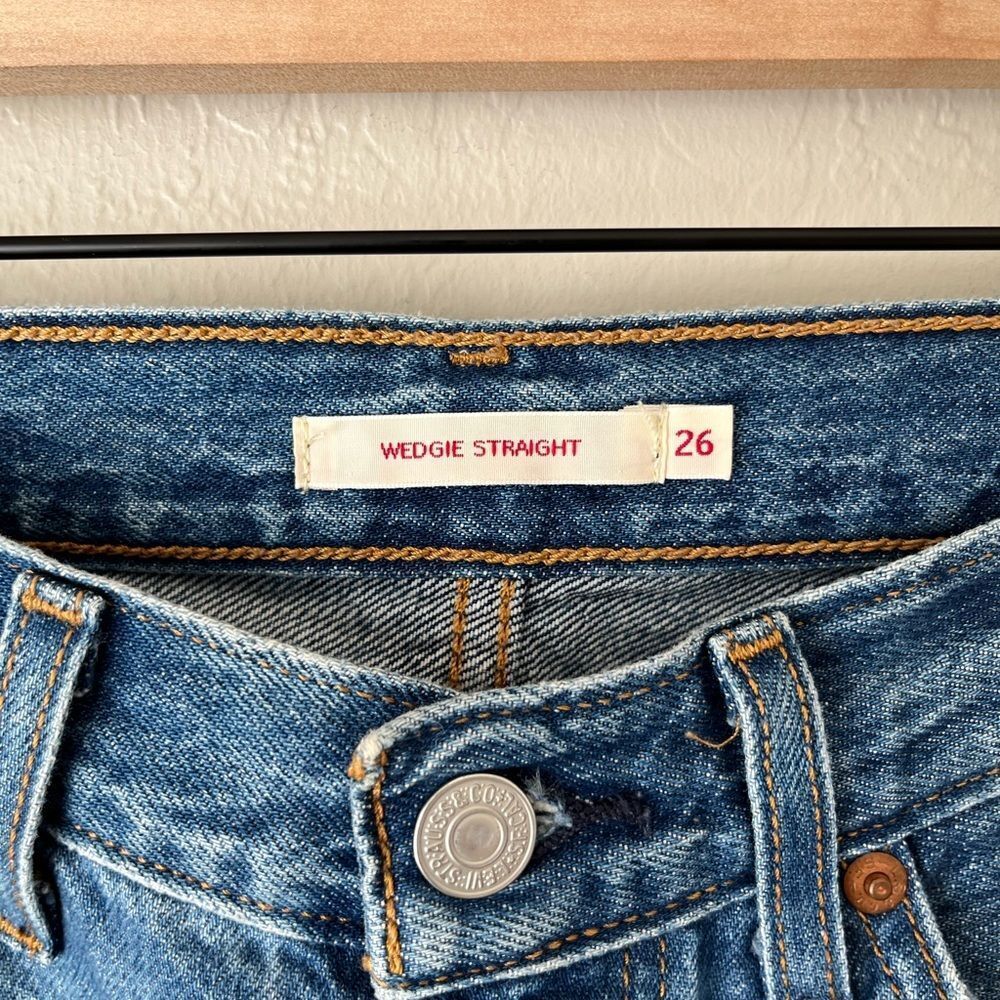 Levi’s Wedgie Straight Distressed Button Fly Denim Jeans Size 26 - Picture 3 of 6